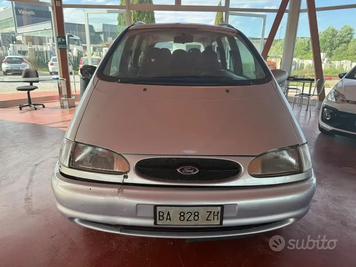 Usata Ford Galaxy 110 CV (80 kW) 1999 Grigio Monovolume