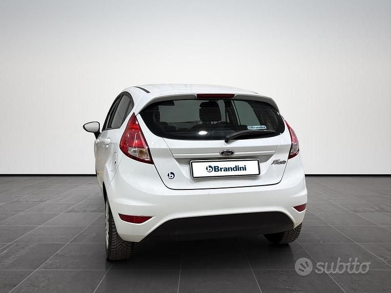 Usata Ford Fiesta 60 CV (44 kW) 2014 Bianco Utilitaria