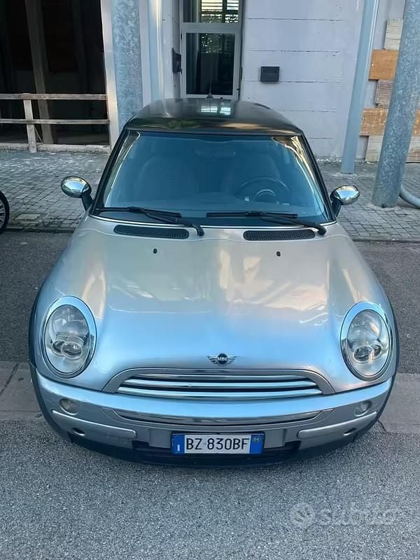 Usata Mini ONE 75 CV (55 kW) 2004 Grigio Utilitaria