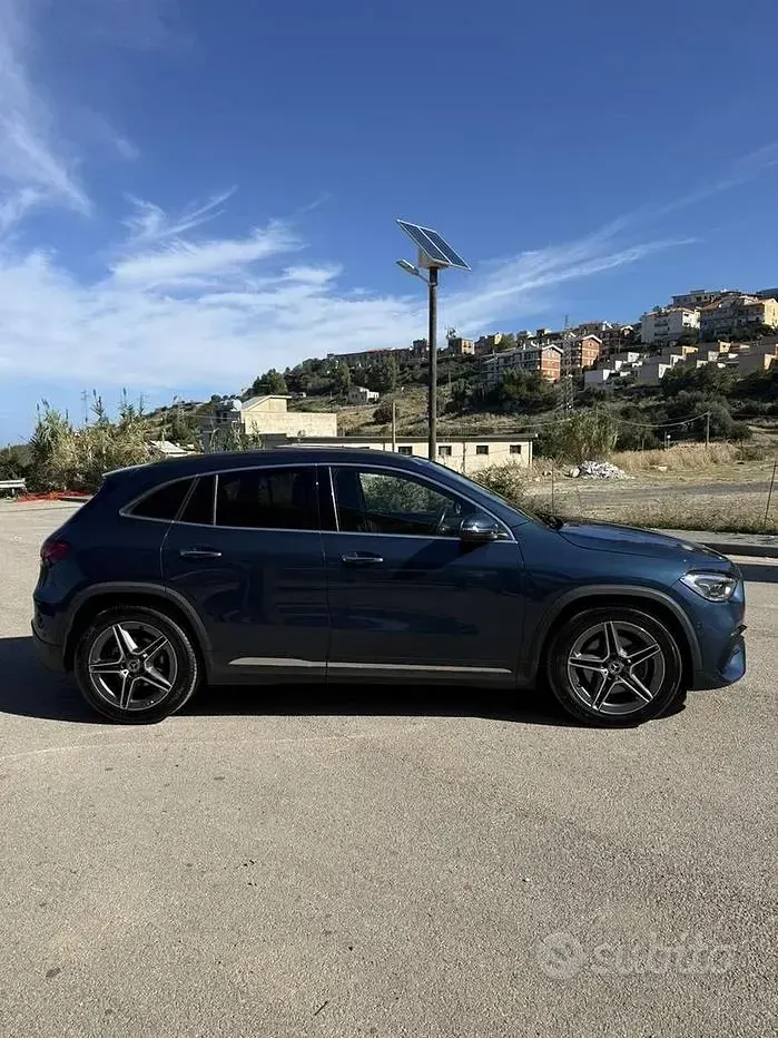 Usata Mercedes GLA200 AMG Line Premium 150 CV (110 kW) 2022 Bluazzurro SUV