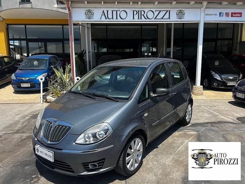 Usata Lancia Musa Gold 95 CV (69 kW) 2013 Grigio Monovolume