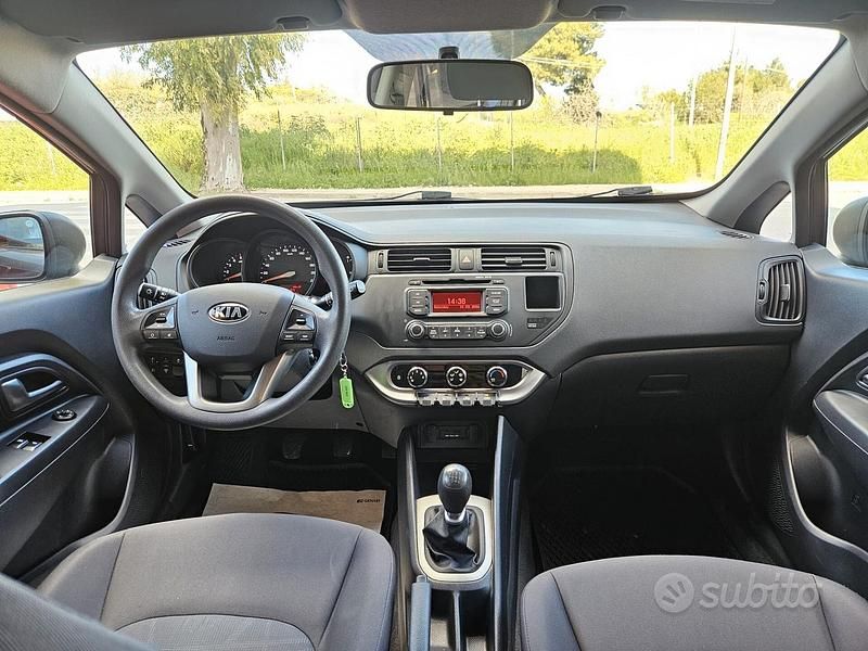 Usata Kia Rio 75 CV (55 kW) 2012 Grigio Utilitaria