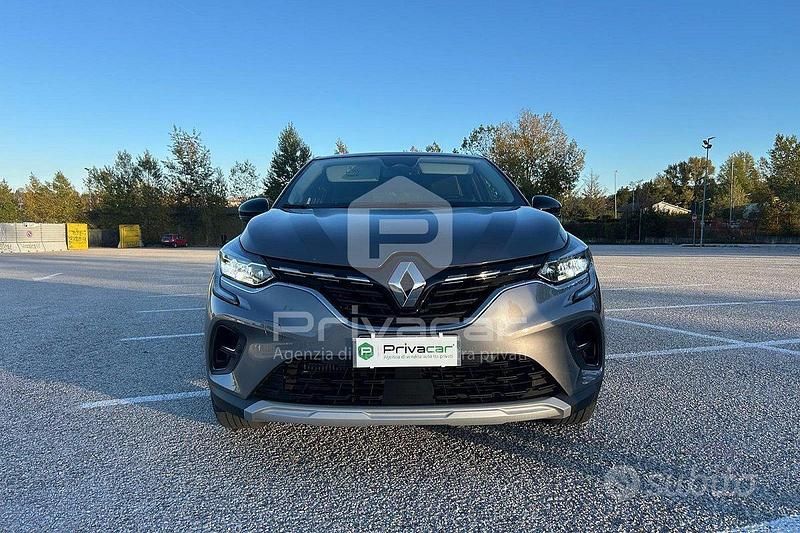 Usata Renault Captur Techno 100 CV (73 kW) 2023 Grigio SUV
