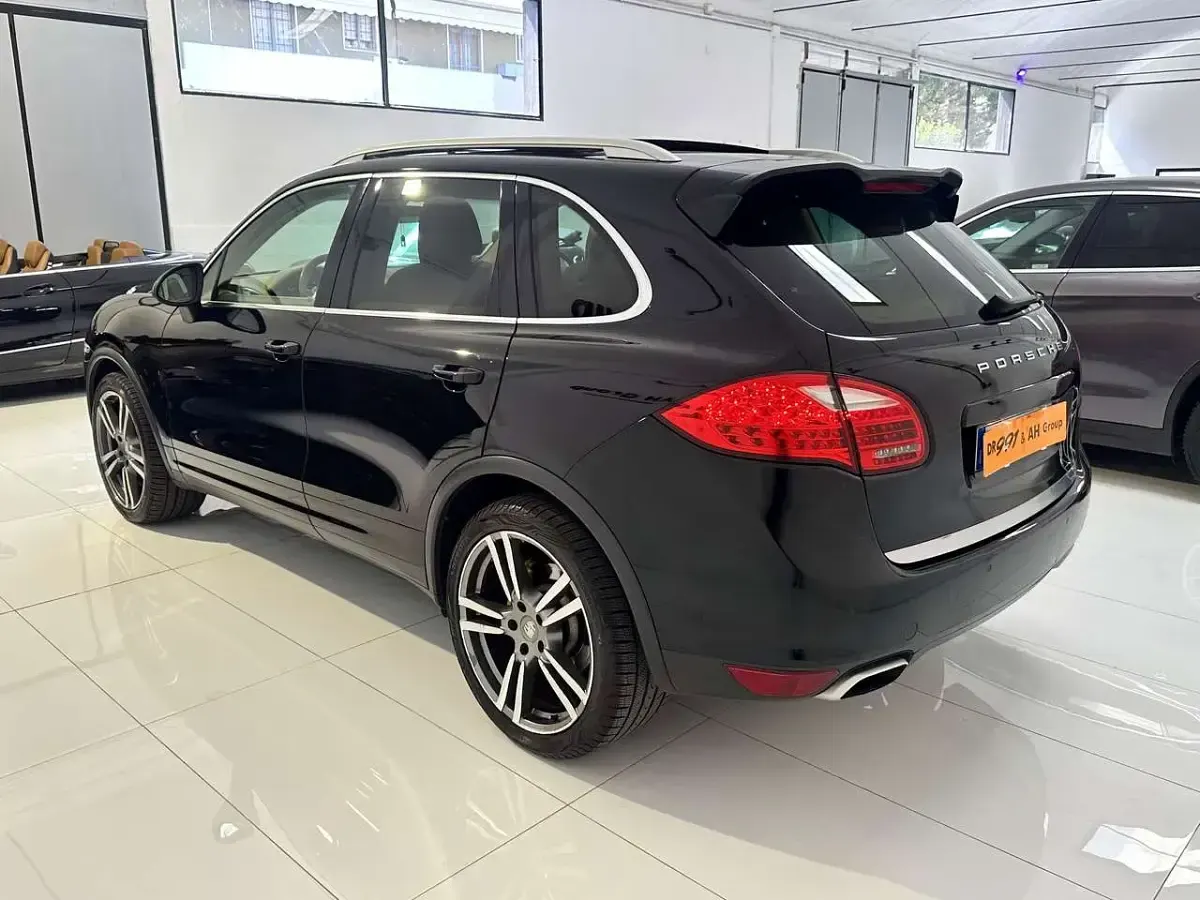 Usata Porsche Cayenne 245 CV (180 kW) 2012 Nero SUV
