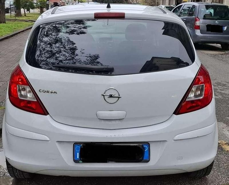 Usata Opel Corsa Edition 86 CV (63 kW) 2011 Bianco Utilitaria