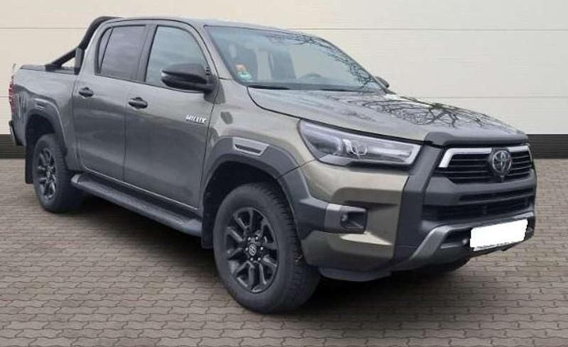 Usata Toyota HiLux 204 CV (150 kW) 2023 Oxide bronze Pick-up