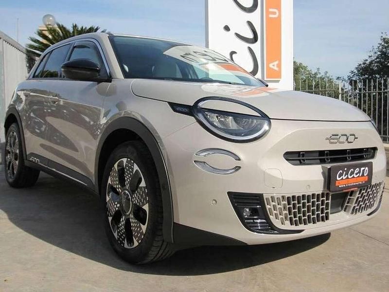 Beige cappuccino Usata 2024 Fiat 600 La Prima SUV | 22.900 € (Super prezzo) - Immagine 1/4