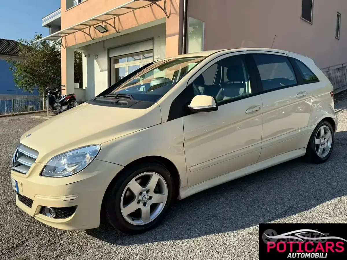 Usata Mercedes B180 109 CV (80 kW) 2011 Beige Utilitaria