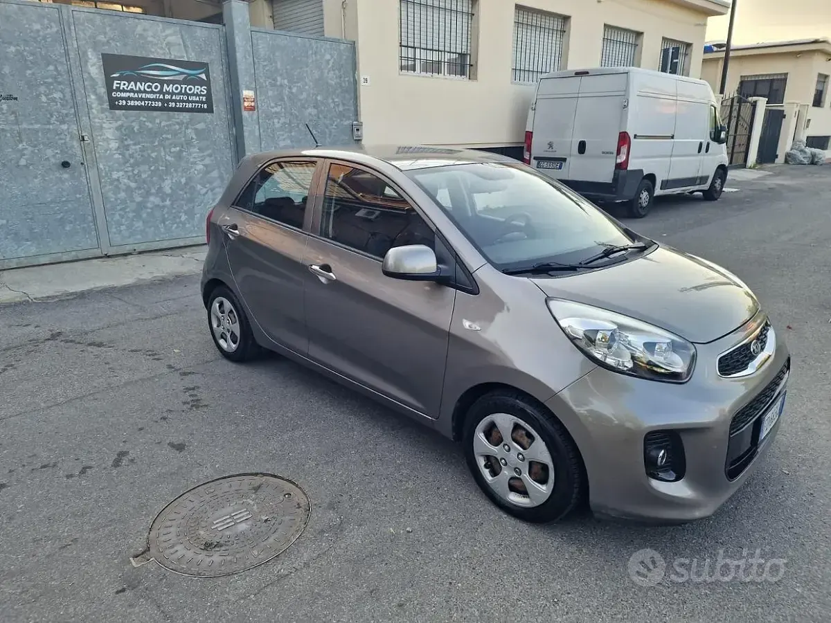 Usata Kia Picanto 66 CV (48 kW) 2016 Giallo Utilitaria