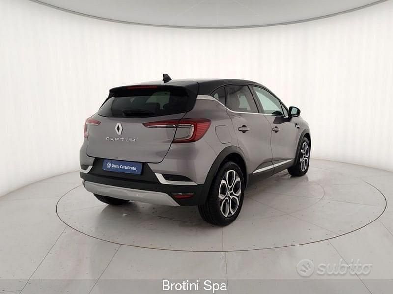 Usata Renault Captur Techno 100 CV (73 kW) 2023 Grigio metallizzato SUV