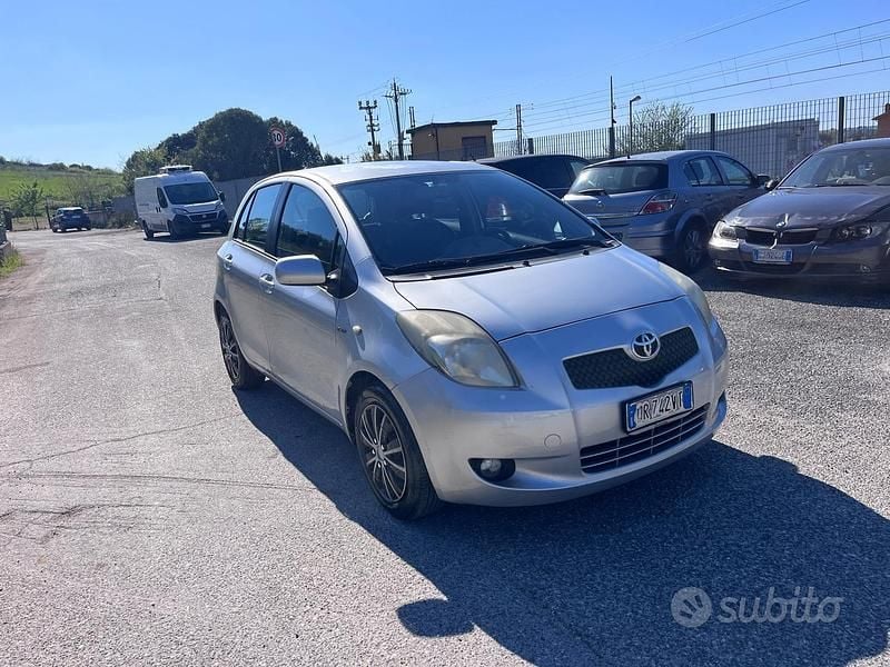 Usata Toyota Yaris 90 CV (66 kW) 2008 Grigio Utilitaria