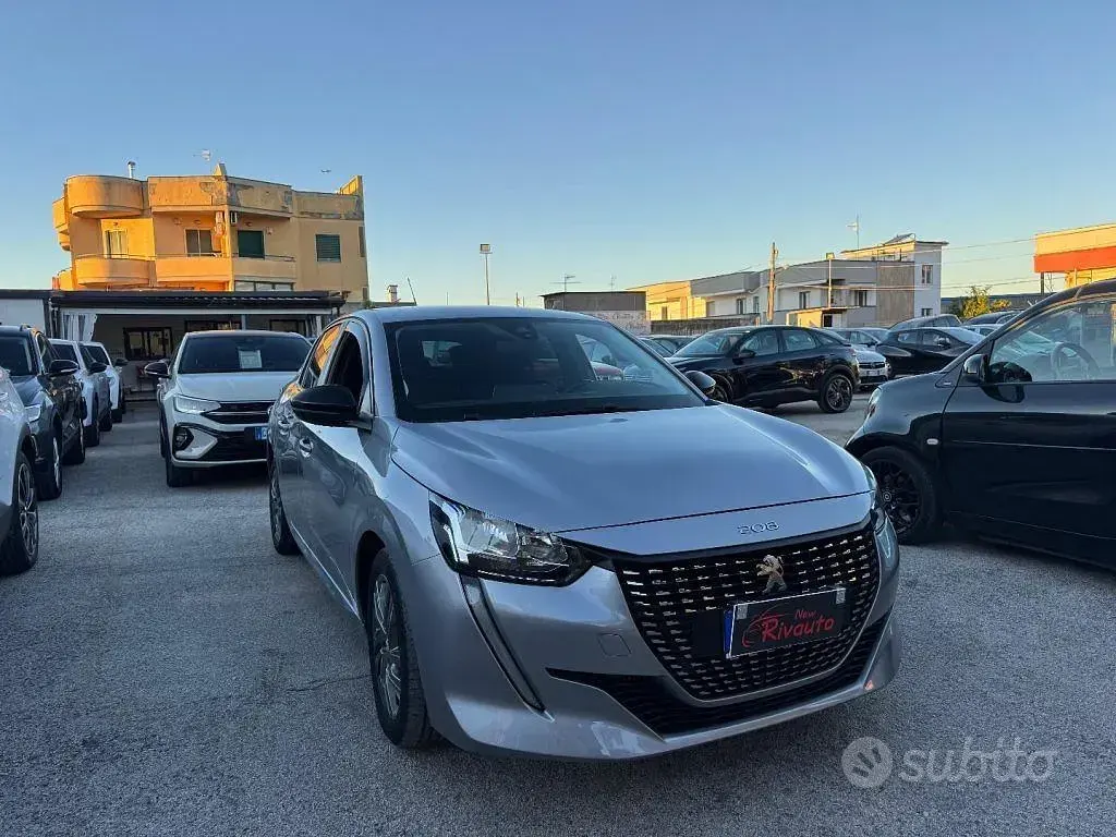 Usata Peugeot 208 Allure 102 CV (75 kW) 2022 Grigio Utilitaria