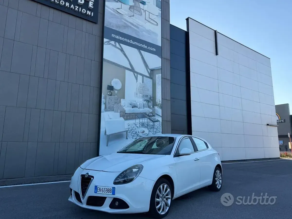 Usata Alfa Romeo Giulietta Exclusive 170 CV (125 kW) 2013 Bianco Utilitaria