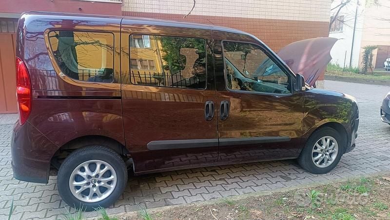 Usata Fiat Doblò 90 CV (66 kW) 2011 Monovolume