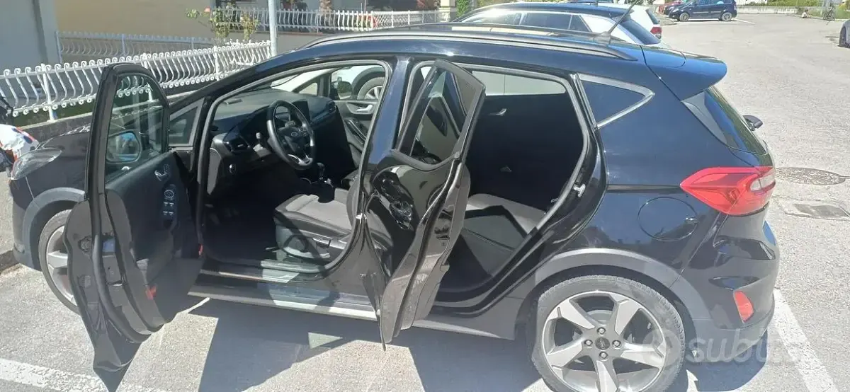 Usata Ford Fiesta Active 86 CV (63 kW) 2018 Nero Utilitaria
