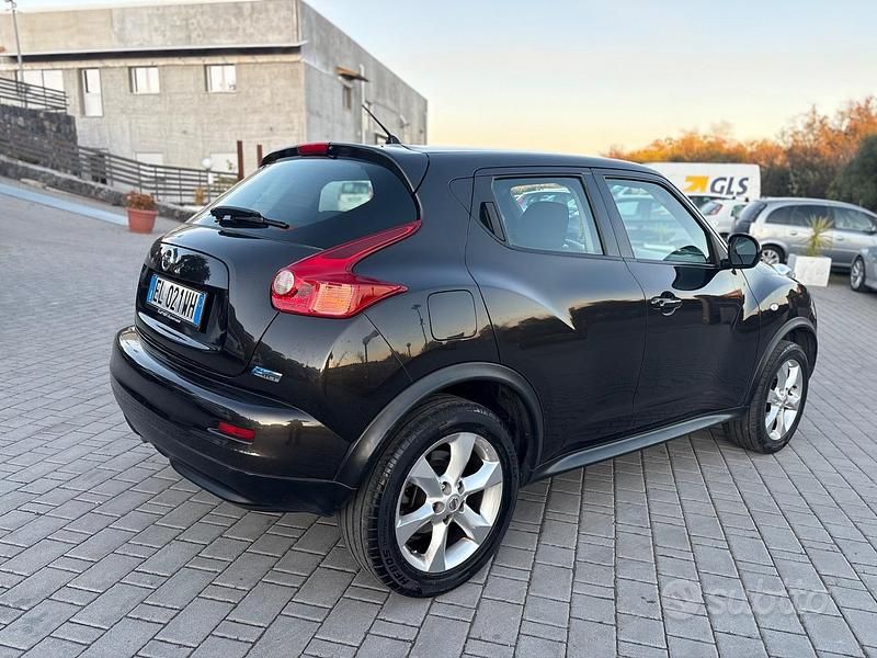 Usata Nissan Juke Tekna 110 CV (80 kW) 2011 Grigio SUV