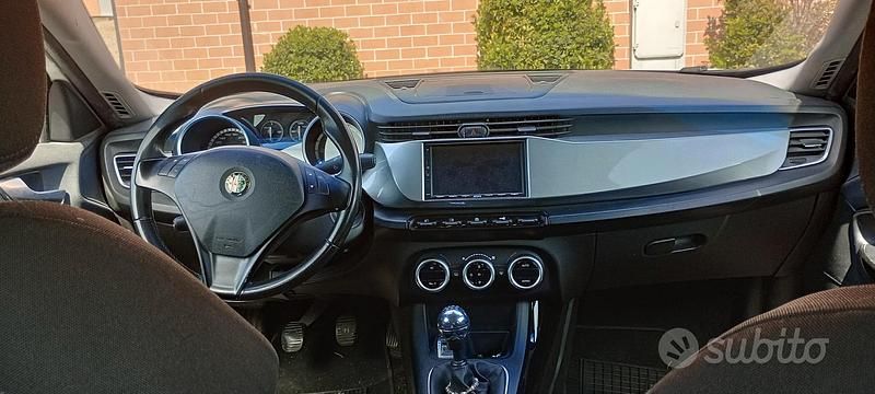 Usata Alfa Romeo Giulietta 105 CV (77 kW) 2011 Bianco Berlina