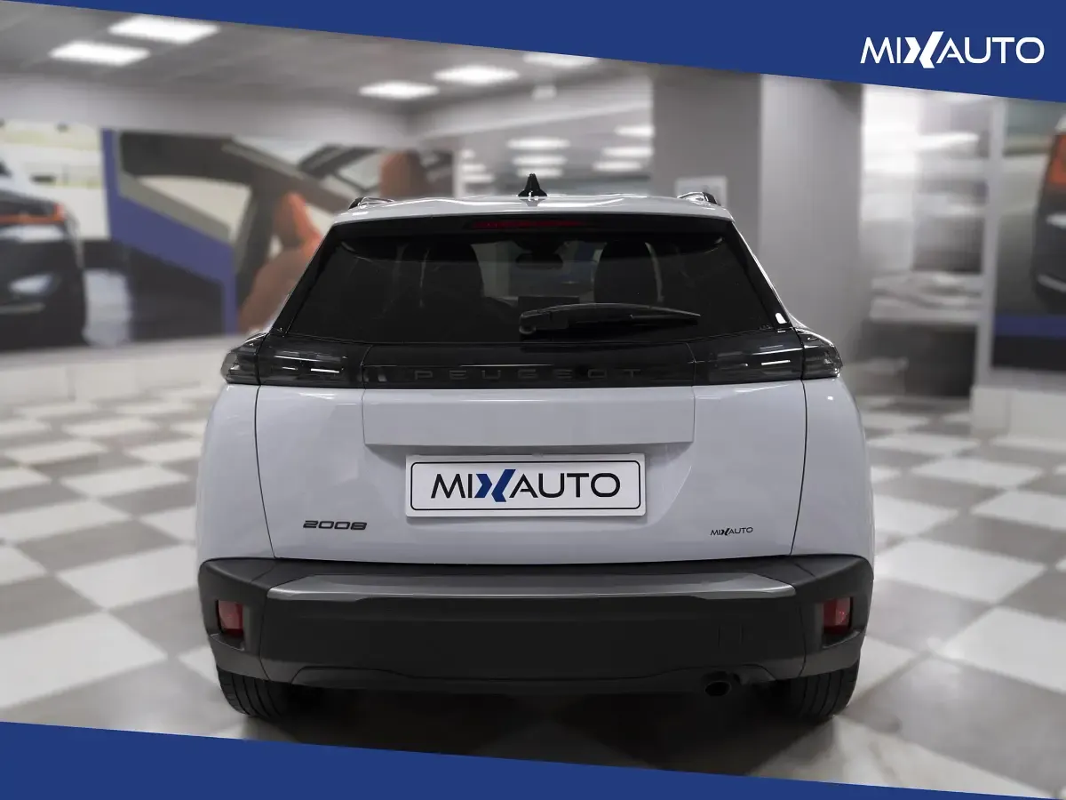 Usata Peugeot 2008 Allure 102 CV (75 kW) 2025 Bianco SUV