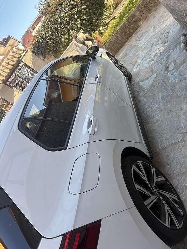 Usata VW Golf VIII R-line 131 CV (96 kW) 2023 Berlina