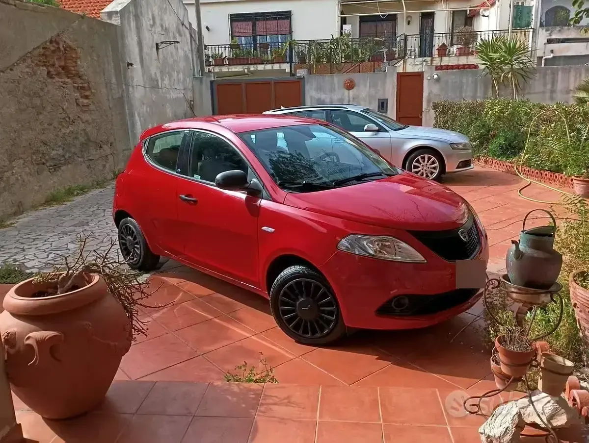 Usata Lancia Ypsilon 69 CV (50 kW) 2018 Rosso Utilitaria