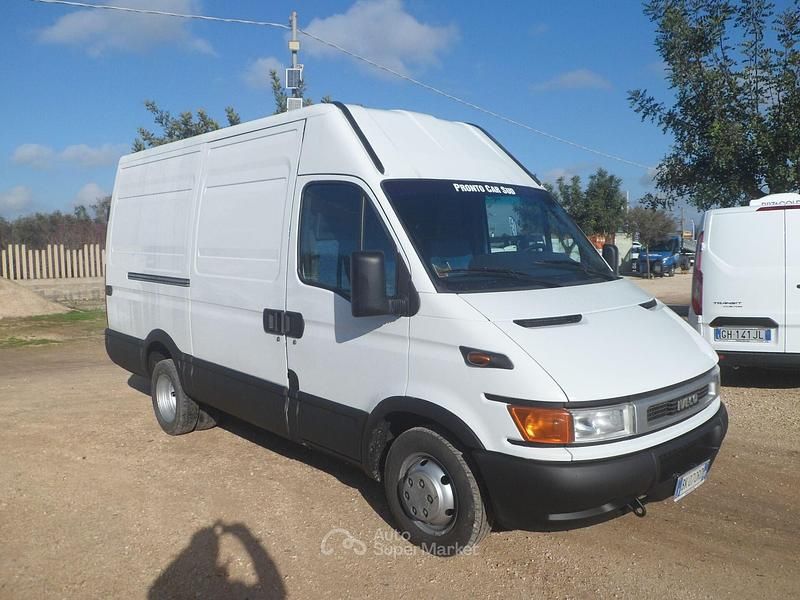 Usata Iveco Daily 110 CV (80 kW) 2002 Bianco Furgone