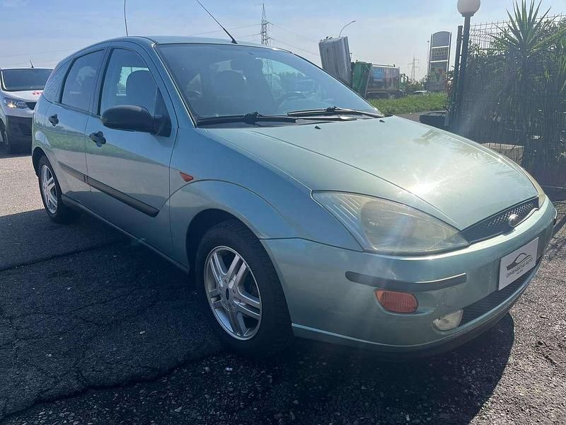 Usata Ford Focus Ambiente 101 CV (74 kW) 2001 Verde acqua Berlina