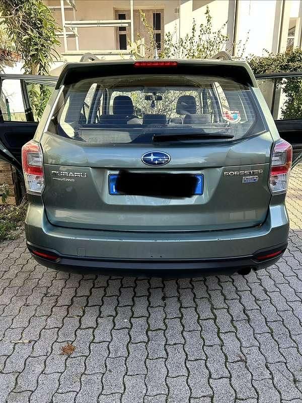 Usata Subaru Forester Style 147 CV (108 kW) 2016 Verde SUV