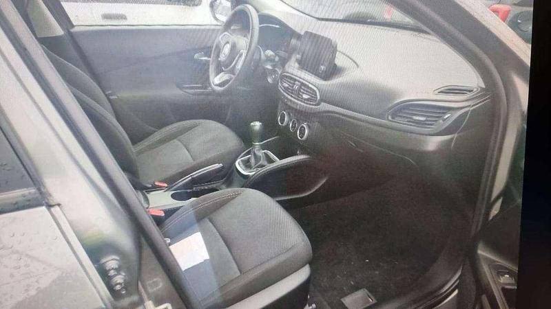 Usata Fiat Tipo 101 CV (74 kW) 2023 Grigio scuro Berlina