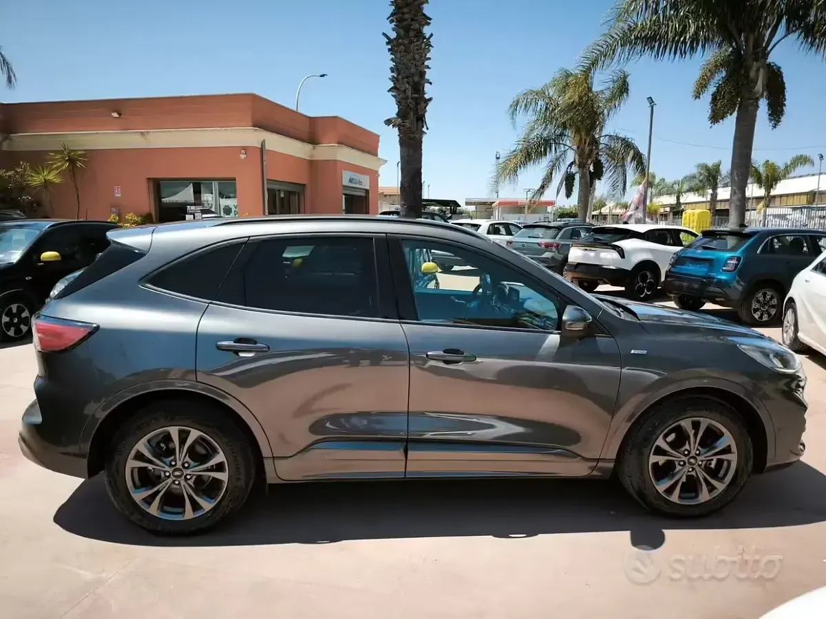 Usata Ford Kuga ST-Line 150 CV (110 kW) 2021 Grigio SUV