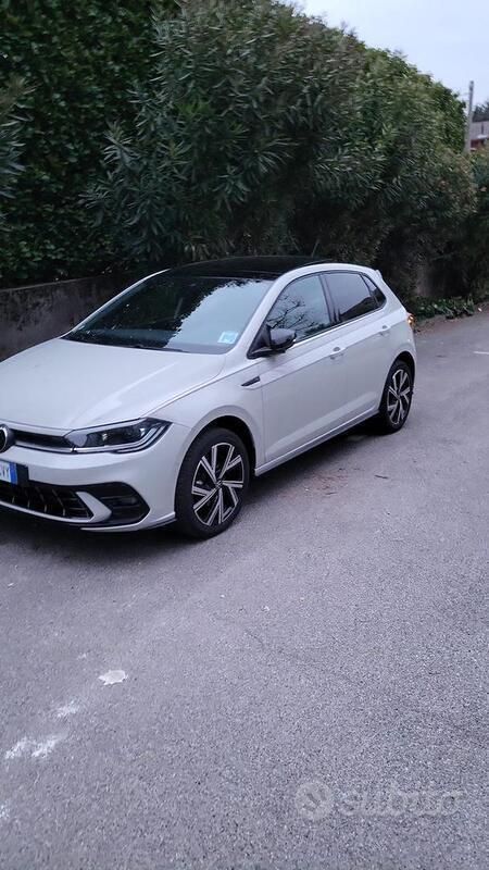 Usata 2024 VW Polo R-line Tre volumi | 24.000 € (Molto cara) - Immagine 1/4