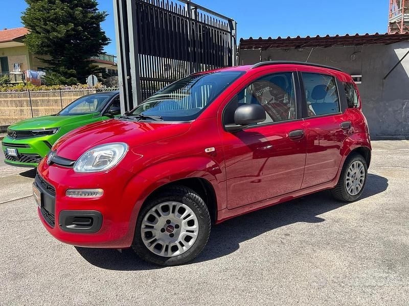 Usata Fiat Panda Easy 69 CV (50 kW) 2014 Rosso Utilitaria