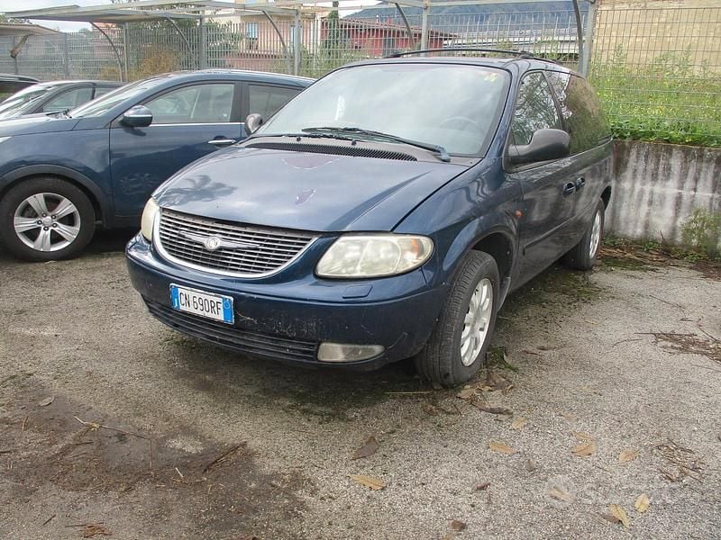 Usata Chrysler Voyager 143 CV (105 kW) 2004 Blu Monovolume