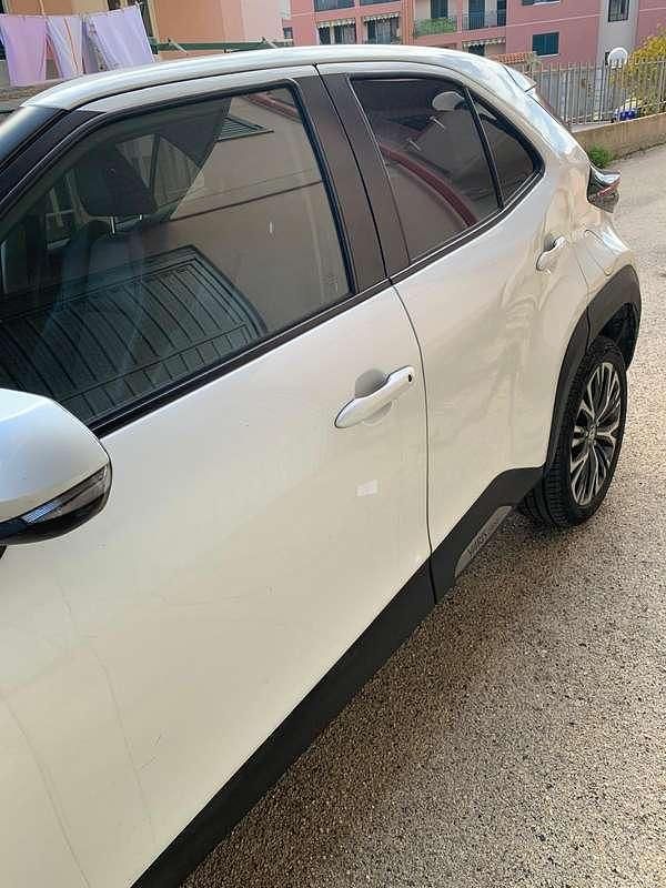 Usata Toyota Yaris Cross Lounge 92 CV (67 kW) 2022 Bianco SUV