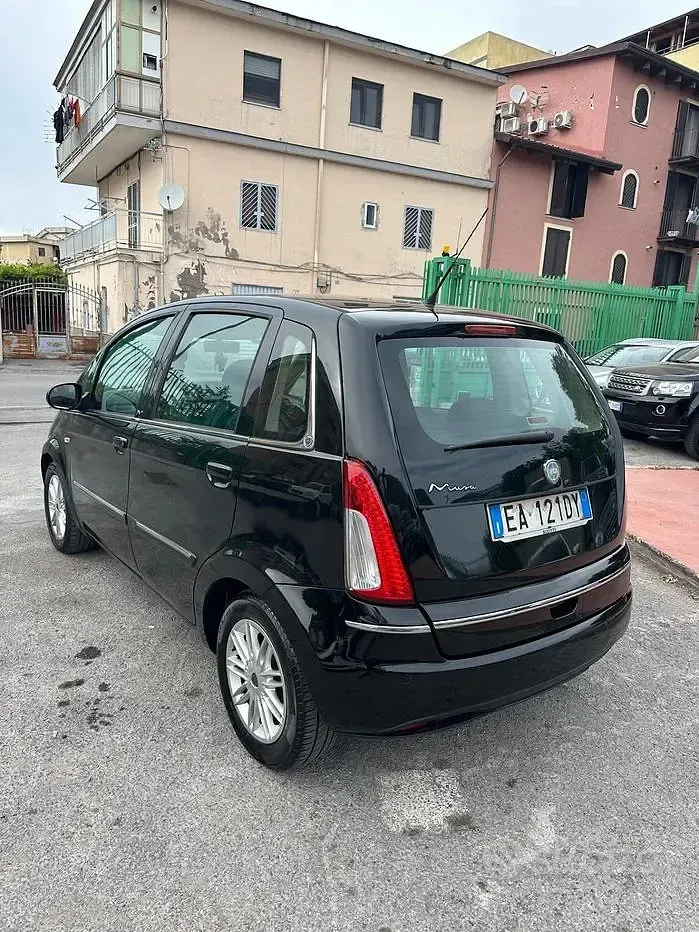 Usata Lancia Musa 95 CV (69 kW) 2010 Nero Monovolume