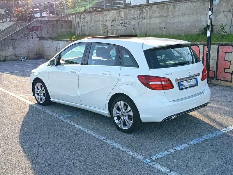 Usata Mercedes B180 109 CV (80 kW) 2018 Bianco Utilitaria