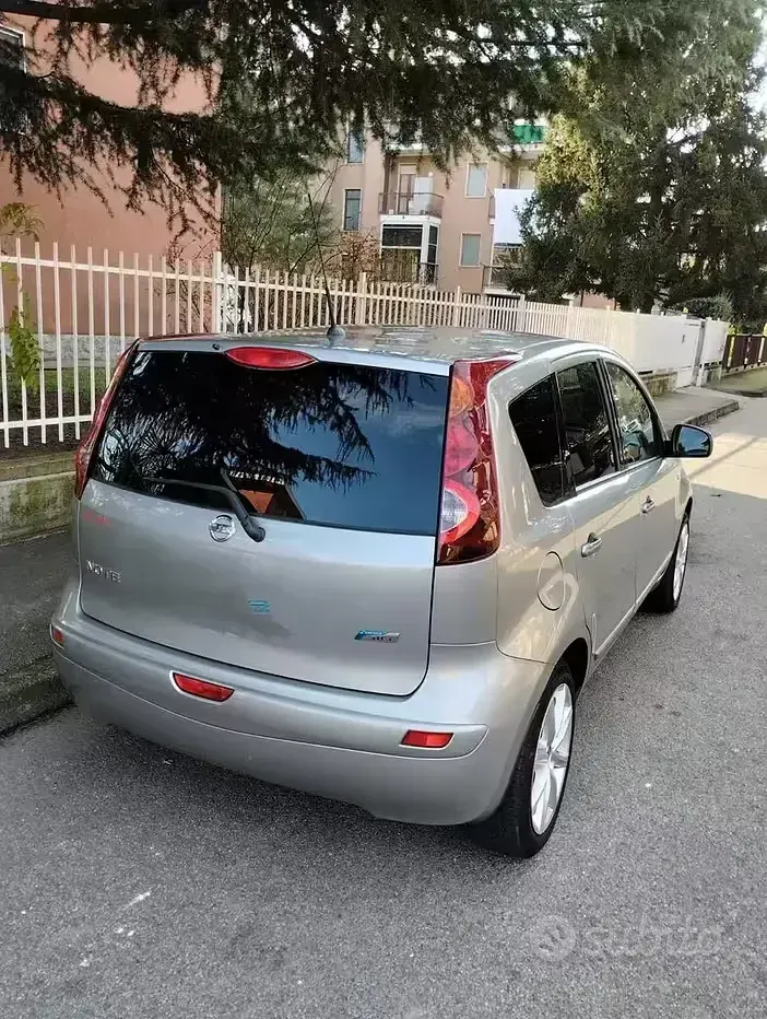 Usata Nissan Note 90 CV (66 kW) 2012 Grigio Utilitaria