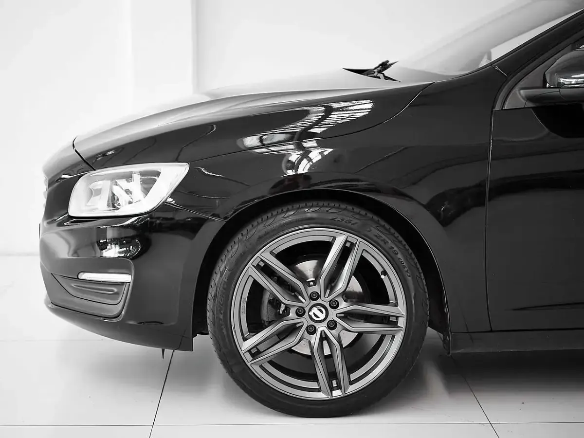 Usata Volvo V60 Business Edition 150 CV (110 kW) 2016 Nero Station wagon