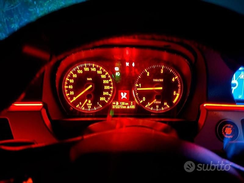 Usata BMW 318 143 CV (105 kW) 2010 Grigio Berlina