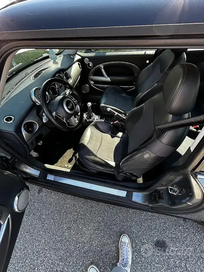 Usata Mini Cooper S 170 CV (125 kW) 2005 Grigio Utilitaria