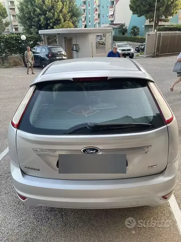 Usata Ford Focus 105 CV (77 kW) 2009 Grigio Berlina