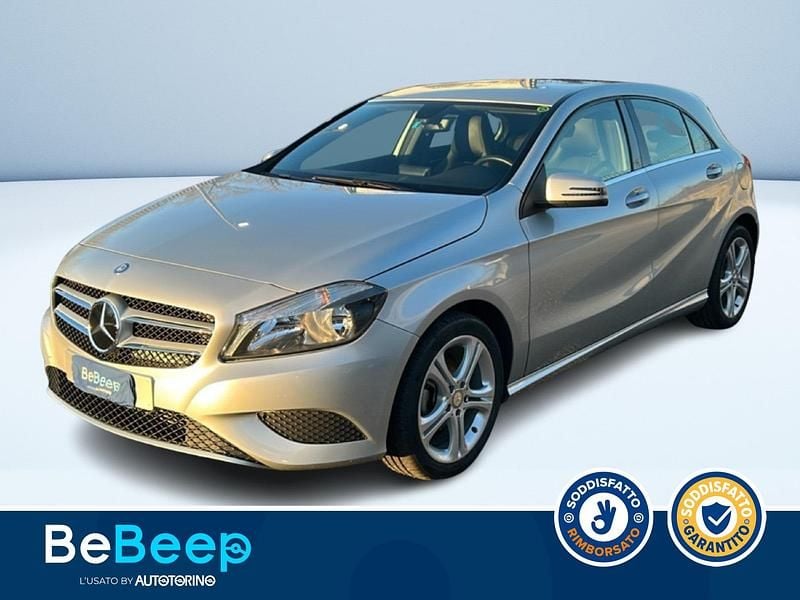 Argento metallizzato Usata 2015 Mercedes A180 Tre volumi | 14.700 € (Buon prezzo) - Immagine 1/3
