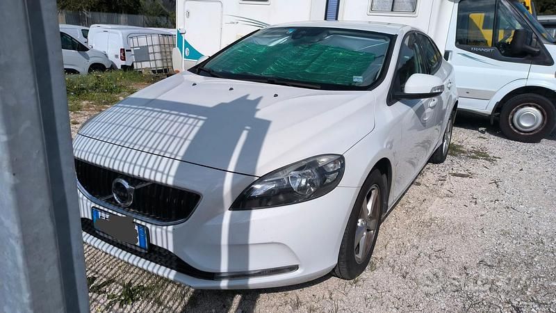 Usata Volvo V40 Kinetic 120 CV (88 kW) 2016 Bianco Station wagon