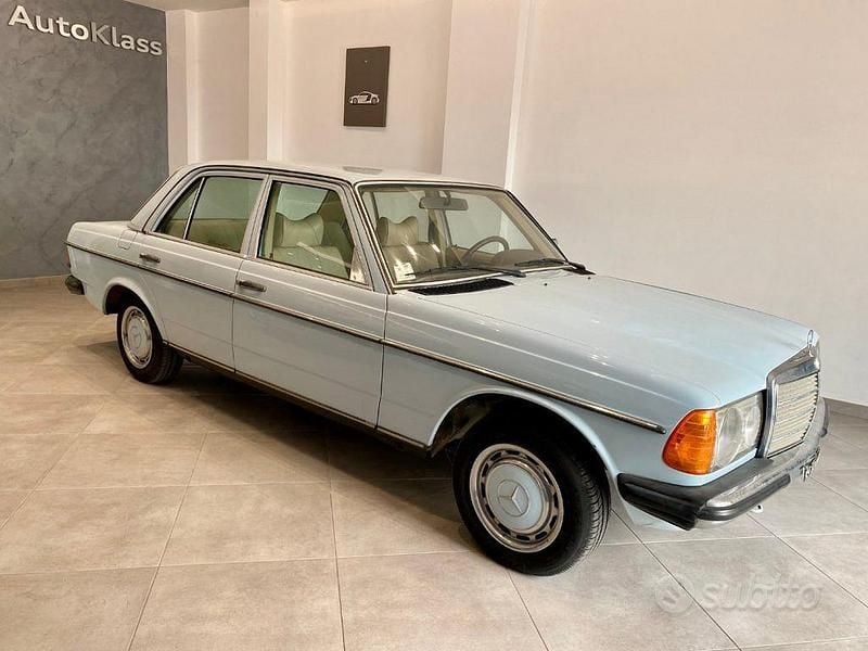 Usata Mercedes 200 54 CV (39 kW) 1970 Berlina