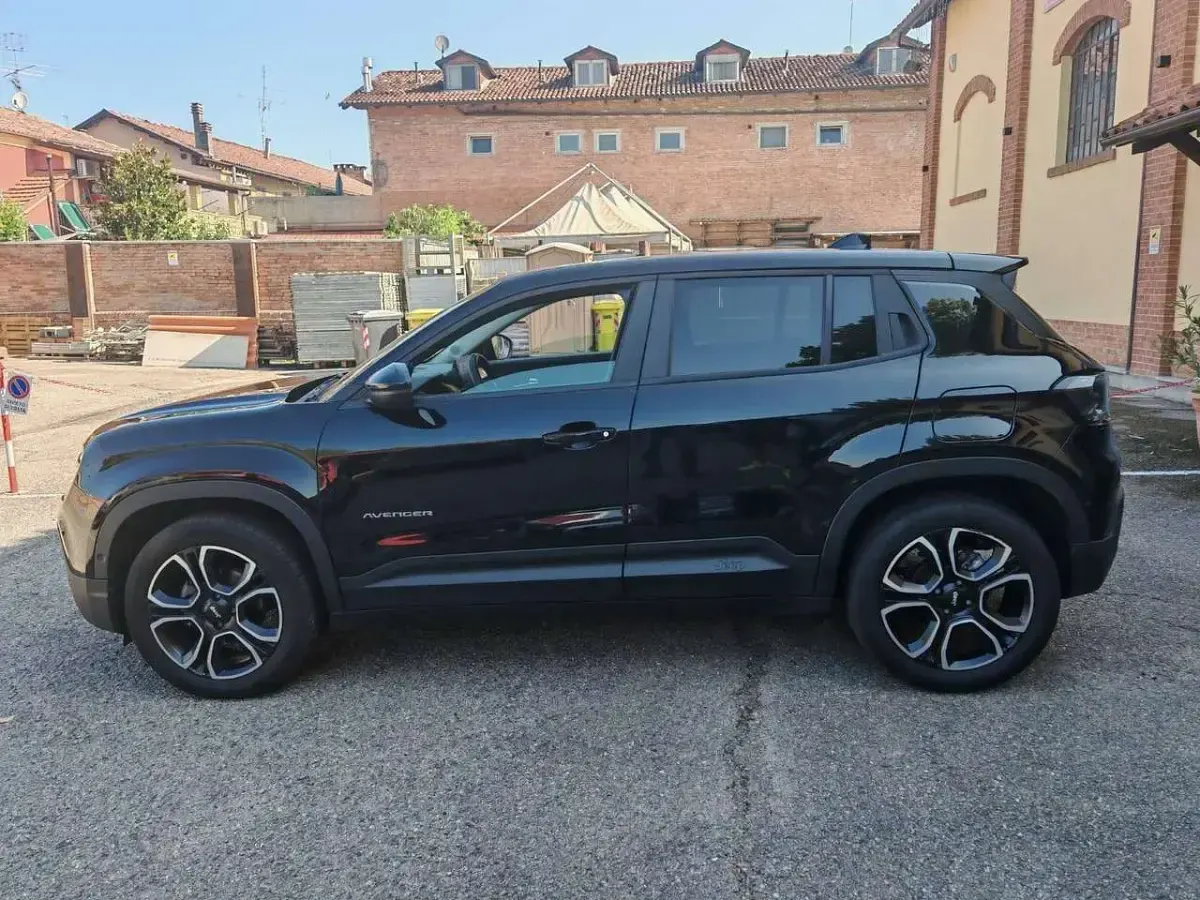 Usata Jeep Avenger Summit 101 CV (74 kW) 2023 Nero SUV