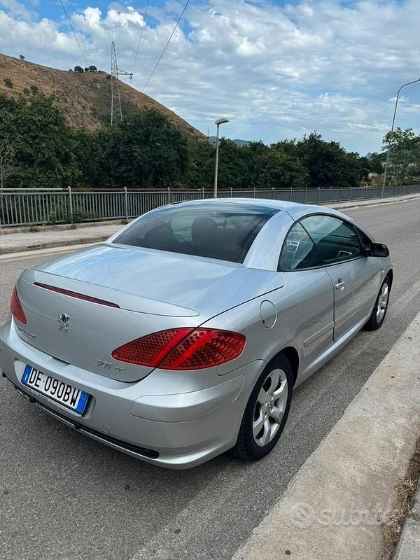 Usata Peugeot 307 CC 136 CV (100 kW) 2006 Grigio Cabrio
