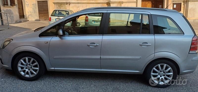 Usata Opel Zafira 120 CV (88 kW) 2007 Grigio Monovolume