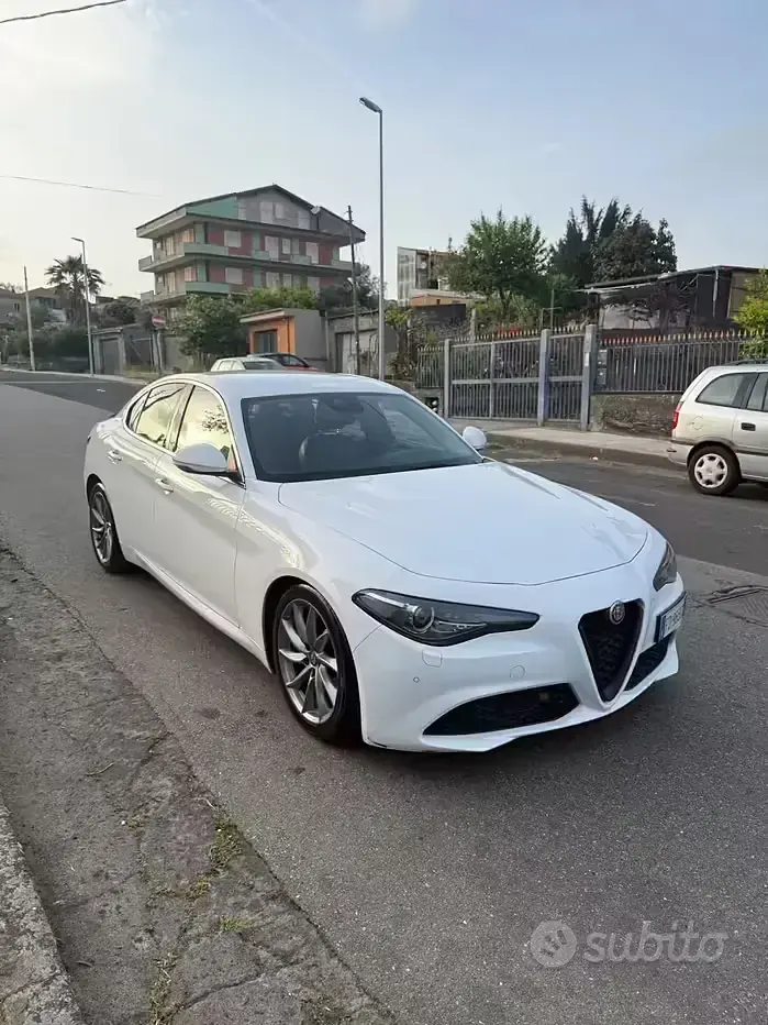 Usata Alfa Romeo Giulia 150 CV (110 kW) 2016 Bianco Berlina
