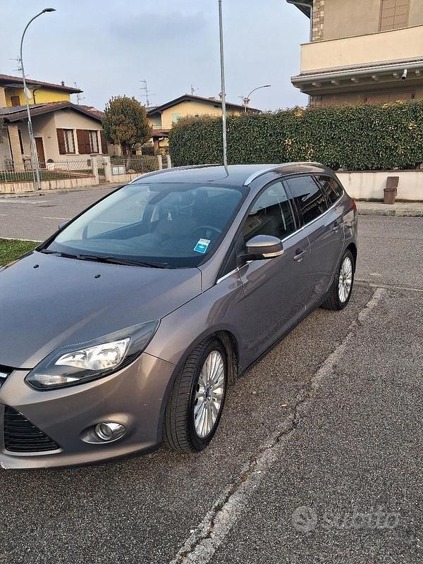 Usata Ford Focus Titanium 116 CV (85 kW) 2014 Marrone Station wagon