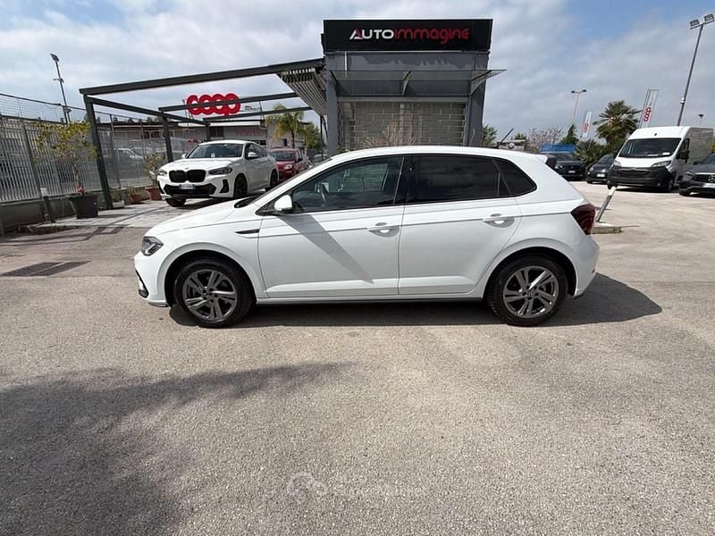 Usata VW Polo R-line 110 CV (80 kW) 2023 Bianco Utilitaria