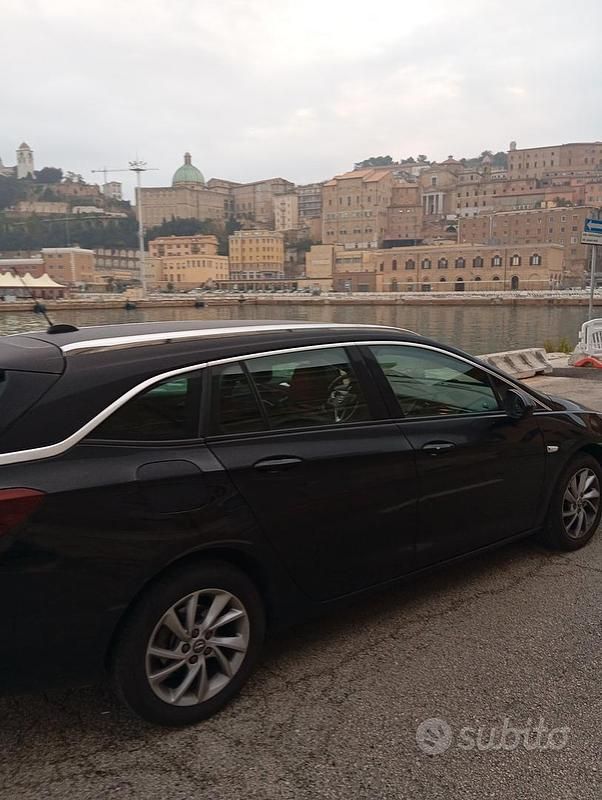 Usata Opel Astra 122 CV (89 kW) 2022 Nero Berlina